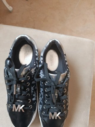 Zapatillas Michael Kors MK Negras y Plateadas