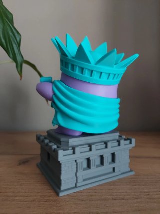 Figura Gengar Estátua Liberdade