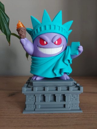 Figura Gengar Estátua Liberdade