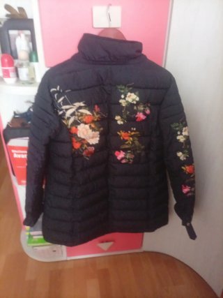 Chaqueta Derhy negra floral