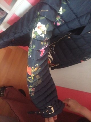 Chaqueta Derhy negra floral
