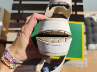 Sandalias Pitillos Beige y Blancas Talla 40