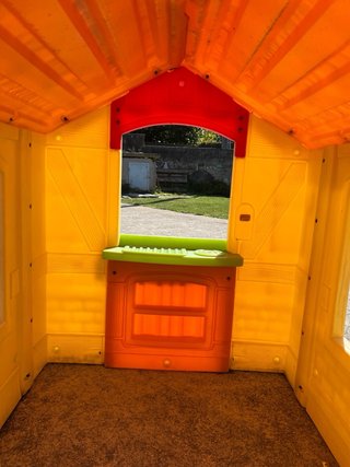 Casita infantil de plástico marca little likes