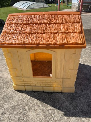 Casita infantil de plástico marca little likes