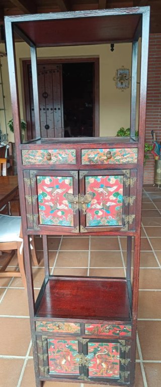 Estantería Oriental de Madera