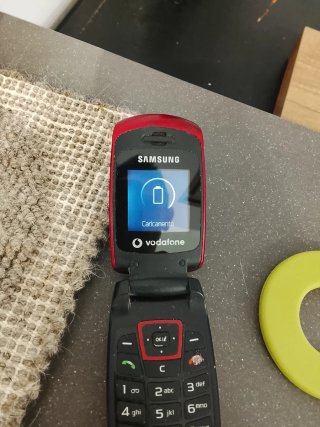 Cellulare vintage Samsung Vodafone rosso