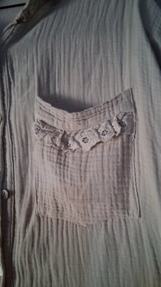 Camisa gris de manga larga