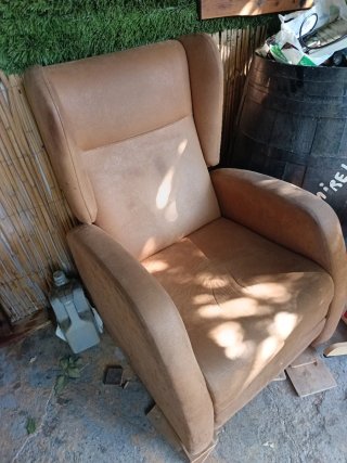 Sillón de piel beige y marrón