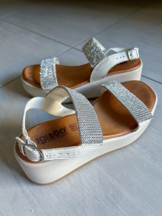 Sandali bianchi di strass con plateau