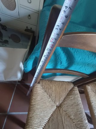 Sillas de mimbre y madera maciza