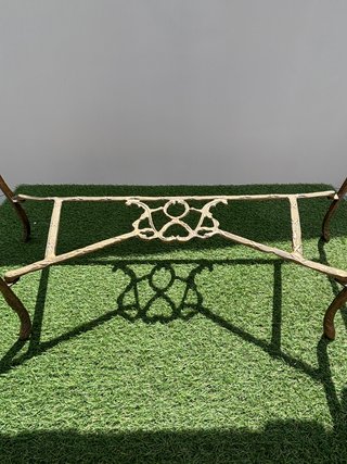 Mesa de entrada clásica mármol y metal