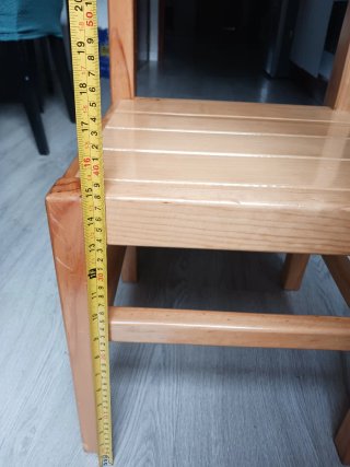 Silla de madera natural barnizada claro