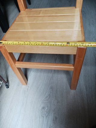 Silla de madera natural barnizada claro