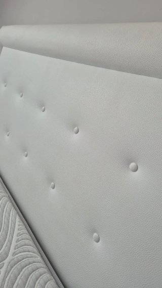 Cabezal de cama tapizado blanco