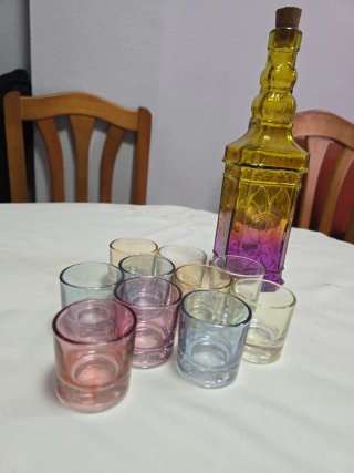 Botella y 8 Vasos de Chupito