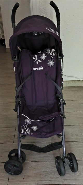 Carrito de bebé plegable morado marca brevi