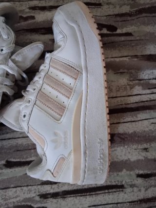 Scarpe Adidas bianche e rosa