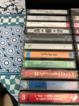Musicassette compilation dance festive rock