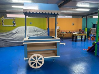 Sillas y carrito de chuches para eventos