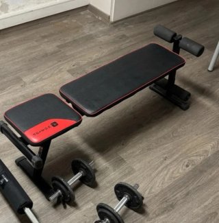 Banco de pesas. Gimnasio