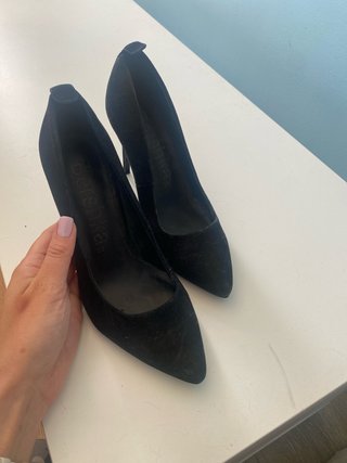 Zapatos Bershka ante negros