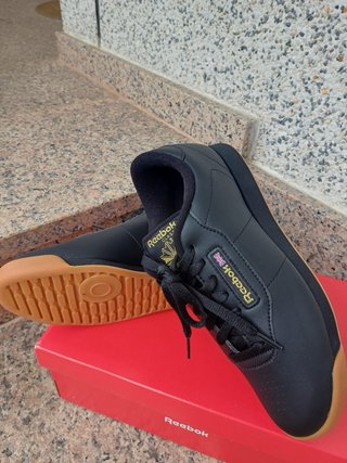 Zapatillas Reebok Negras Suela Marrón