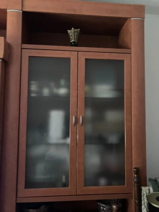 Vitrina,  TV y comedor madera
