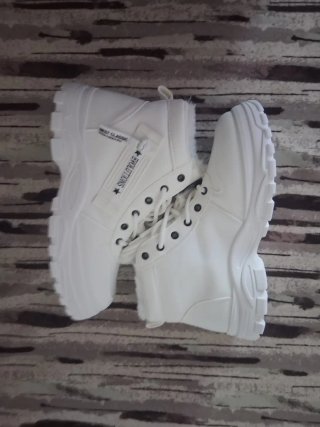 Scarpe bianche con pelliccia