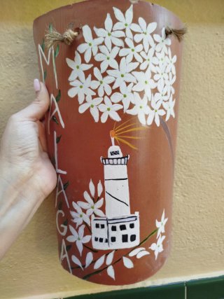 Teja decorada Málaga Faro Flores
