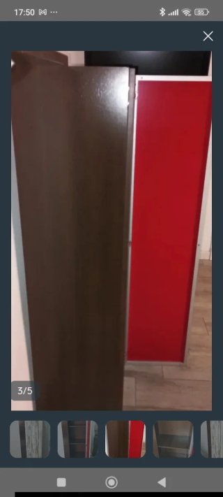 Armario de madera con repisas