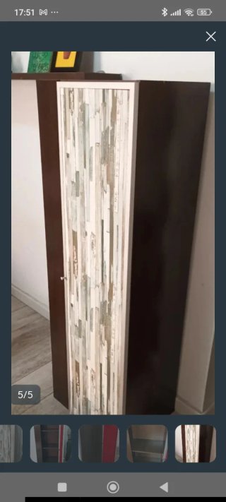 Armario de madera con repisas