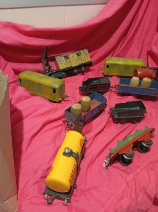 Trenes de hojalata antiguos