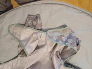Kit de babero de manga larga y bandeja
