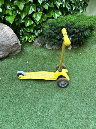 Patinete Mini Micro Deluxe Amarillo LED