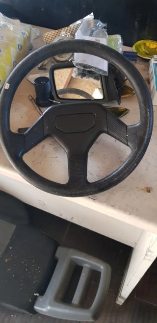 Piezas de coche antiguo