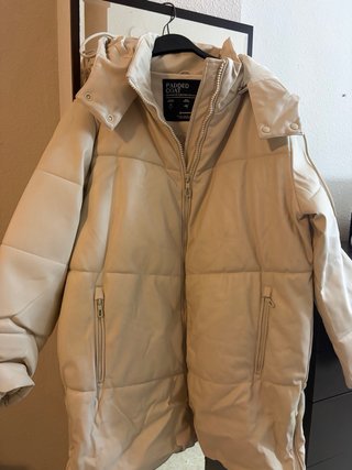 Abrigo acolchado polipiel largo beige