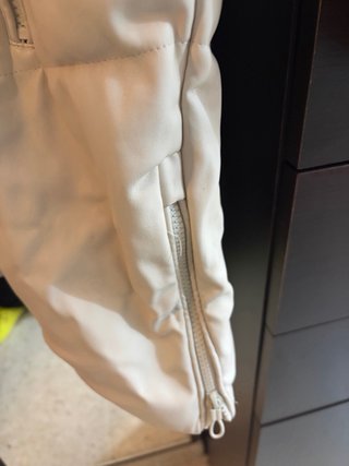 Abrigo acolchado polipiel largo beige