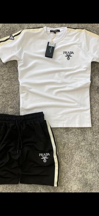 Conjunto Prada Camiseta y Pantalón Corto