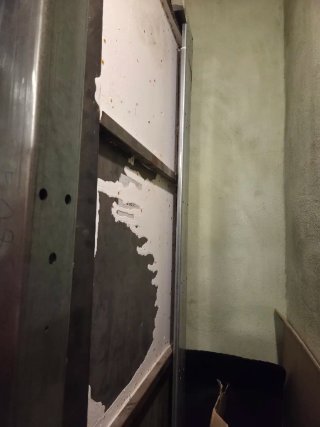 Puerta antiokupa madera