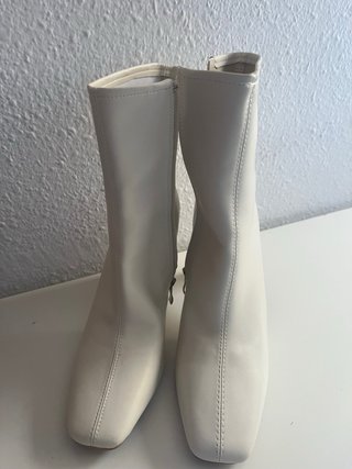 Botines blancos de tacón