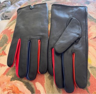 Guantes de piel negros con detalles