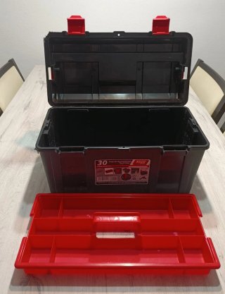 Caja de Herramientas Tayg 30 Negra y Roja