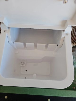 Máquina de hielo blanca