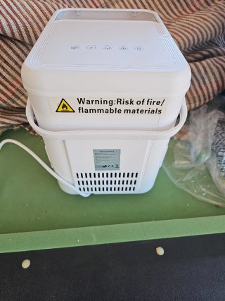 Máquina de hielo blanca