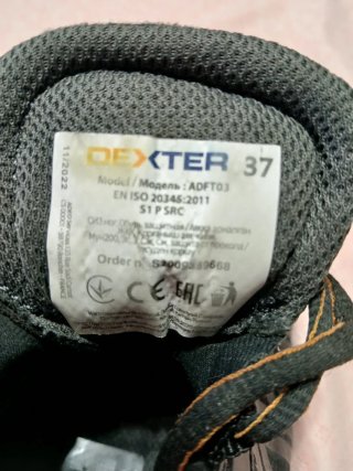 Zapatos de seguridad negros y naranjas