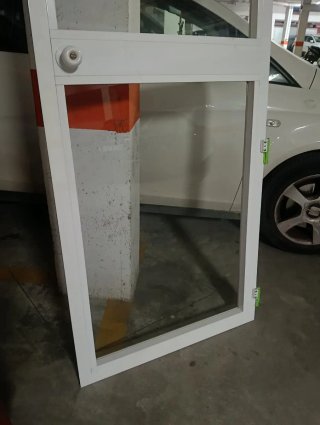 Puerta de aluminio con cristal...SIN MARCO