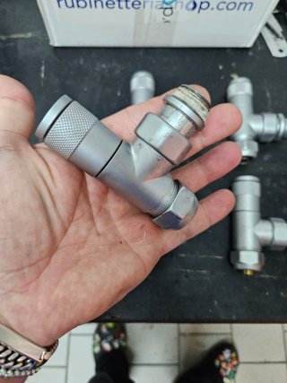 Rubinetti radiatori assortiti