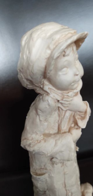 Scultura Giuseppe Armani bambino infreddolito