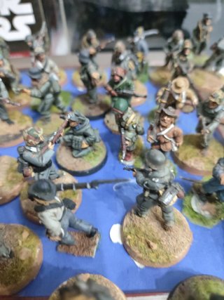 Figuras Warhammer: Alemanes, Americanos, 80 piezas