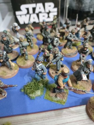 Figuras Warhammer: Alemanes, Americanos, 80 piezas